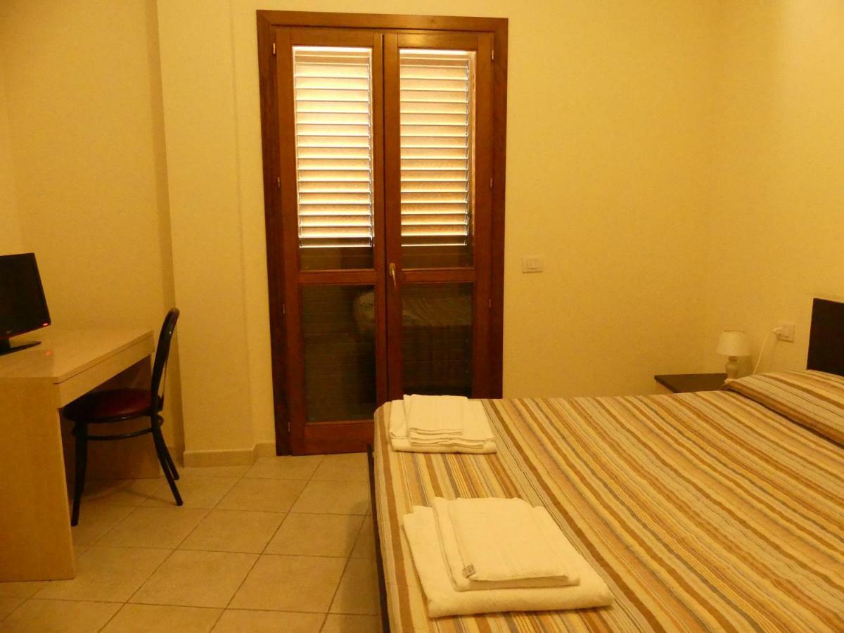Beb 2000 Hotel Сасари Екстериор снимка