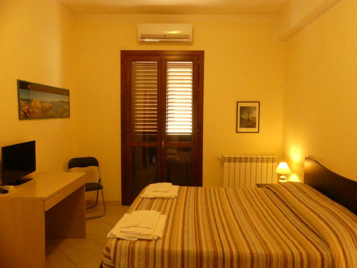 Beb 2000 Hotel Сасари Екстериор снимка