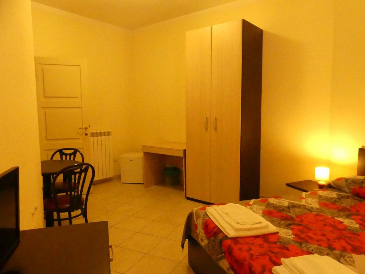 Beb 2000 Hotel Сасари Екстериор снимка